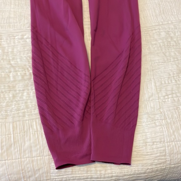 Lululemon 25” luon vent leggings - Picture 2 of 4